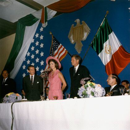 El presidente López Mateos recibió de visita en el país a John F. Kennedy y su esposa Jacqueline (Foto: Wikipedia)