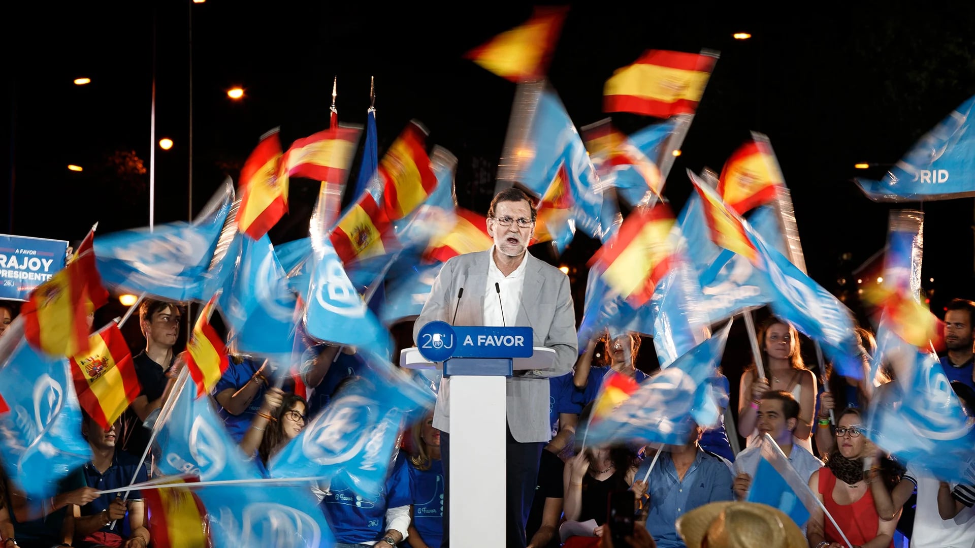 El triunfo del Partido Popular de Mariano Rajoy sólo calmó por un momento los mercados (AP)