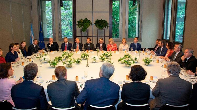 Alberto Fernández en el almuerzo con los 22 embajadores de la Unión Europea donde se habló del modelo holandés
