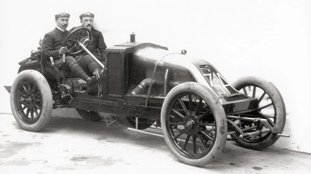 Una imagen de época del considerado primer auto ganador de un Grand Prix