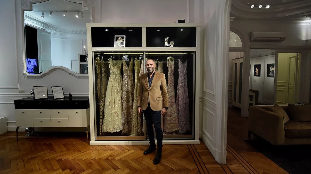 Gabriel Lage le abrió las puertas de su boutique junto a sus majestuosas creaciones (Nicolás Stulberg)