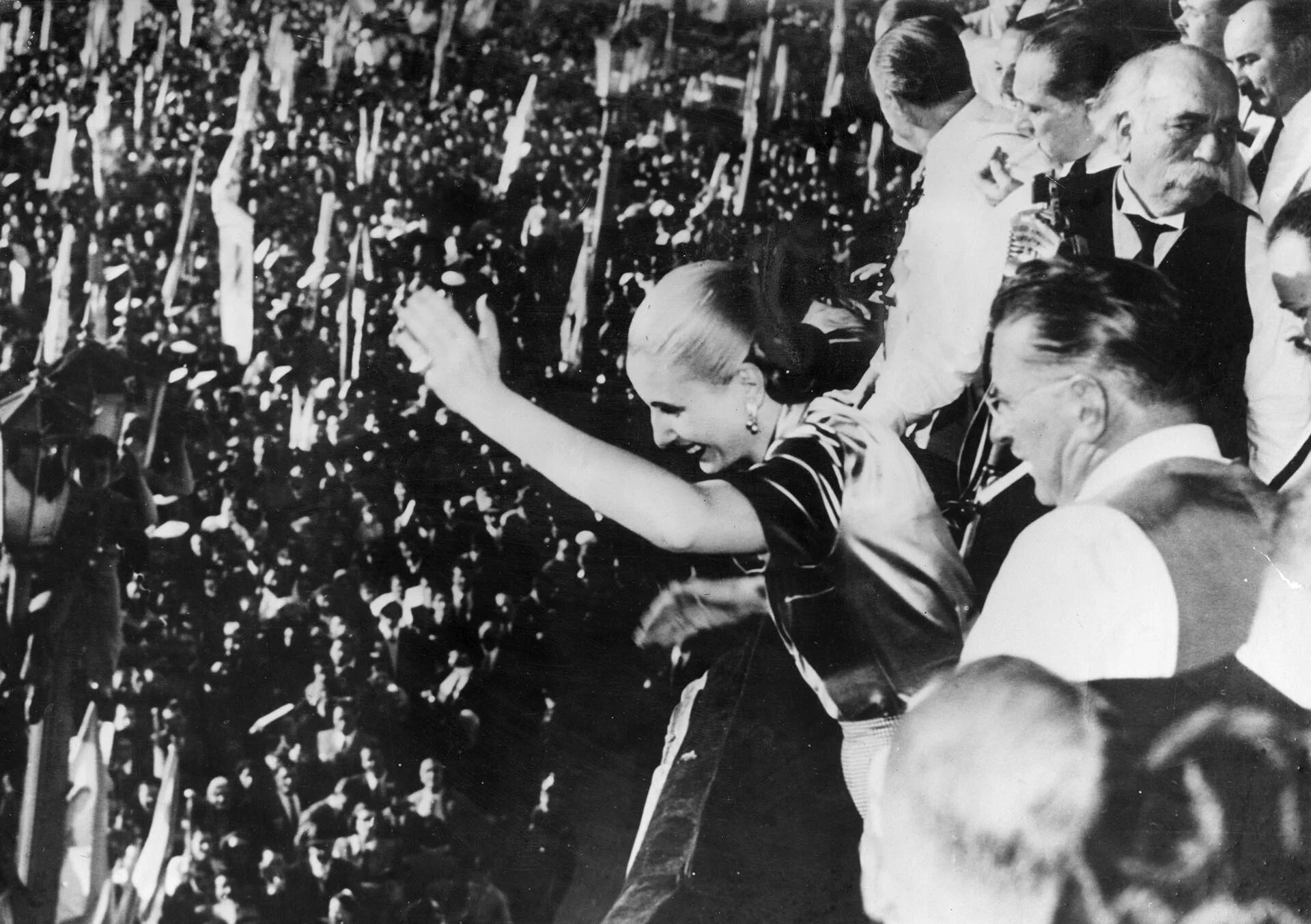 Eva Perón (acto por el 17 de octubre de 1950) (Photo by Keystone/Getty Images)