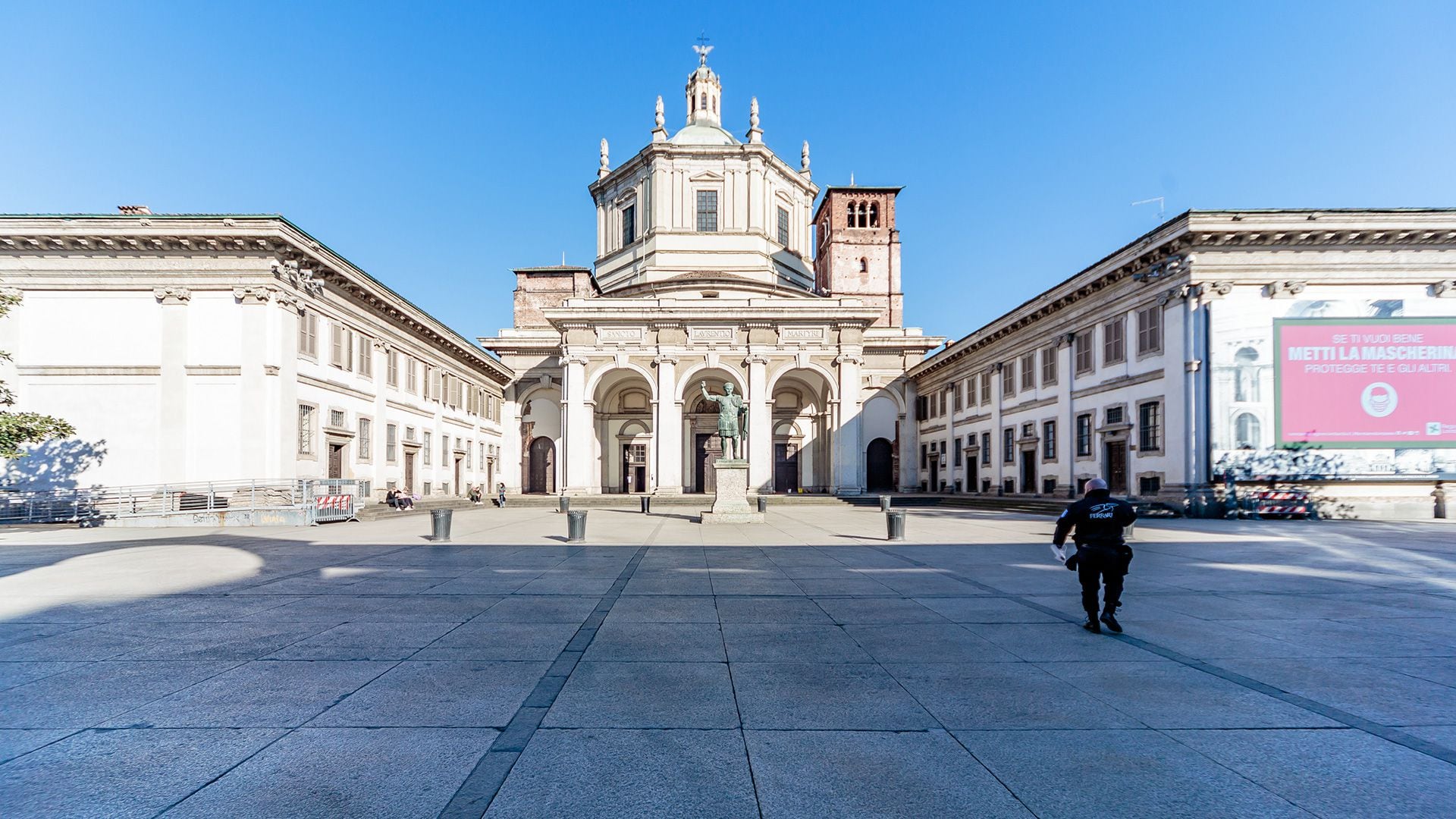 La Basilica San Lorenzo Maggiore en Milán, Italia (Photo by Sergione Infuso/Corbis via Getty Images)