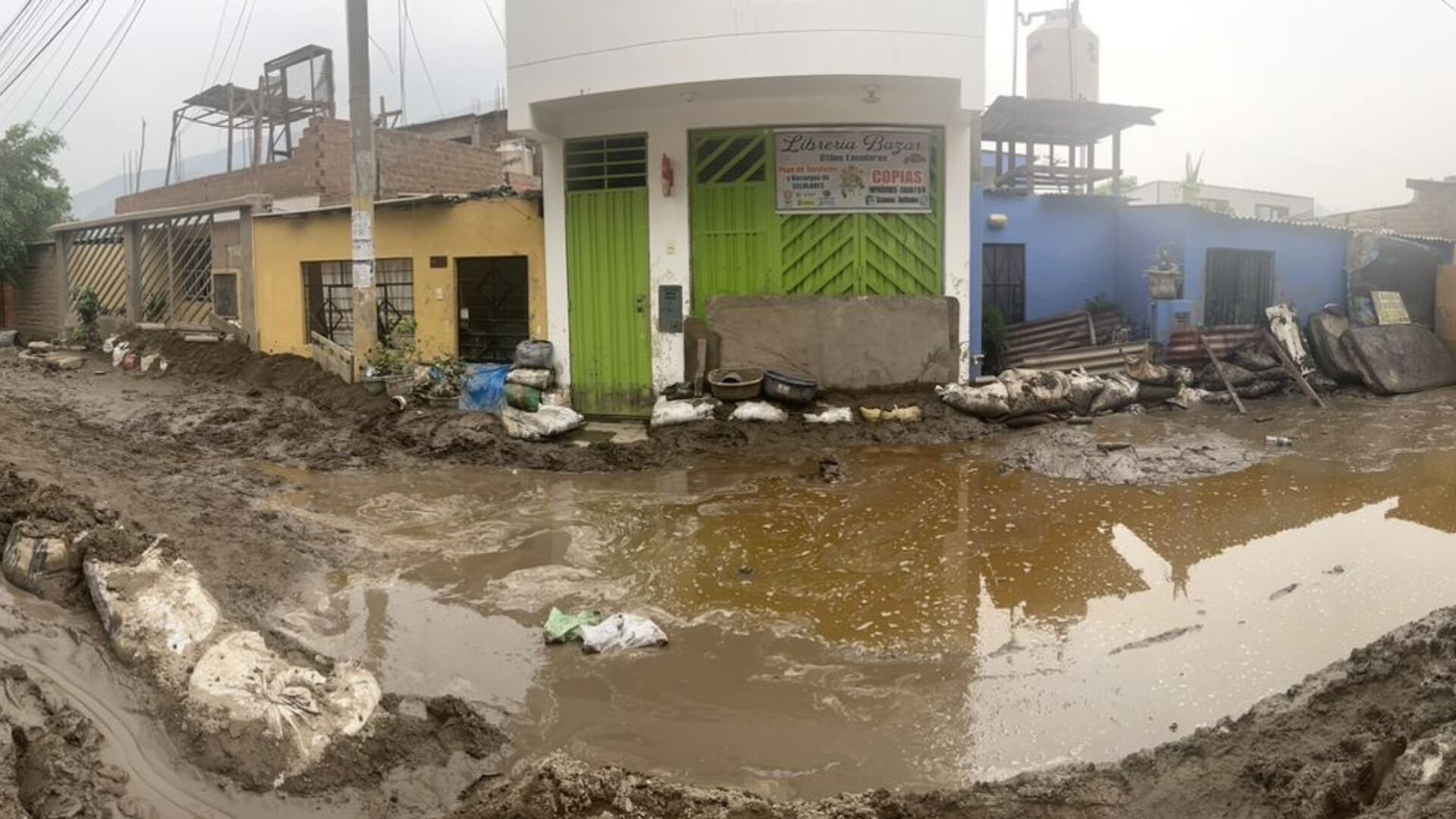Ciclón Yaku: Vecinos abandonos por las autoridades en Ñaña tras huaicos