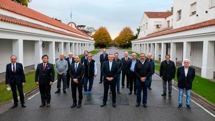 Alberto Fernández, la CGT y los empresarios del Grupo de los Seis, en la Quinta de Olivos