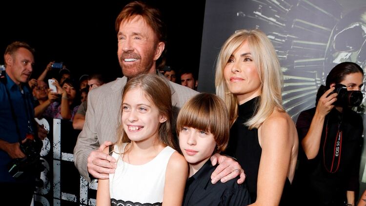 Chuck Norris con su esposa Gena O'Kelly, 23 años menor que él y madre de sus cinco hijos (Foto: Shutterstock)