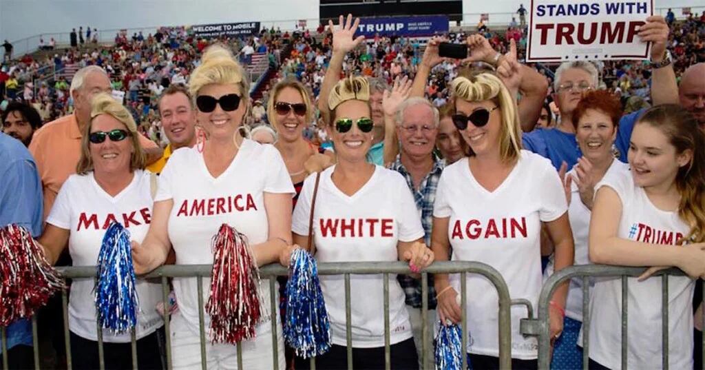 “Hacer a Estados Unidos blanca de nuevo” es el slogan de unas seguidoras de Trump