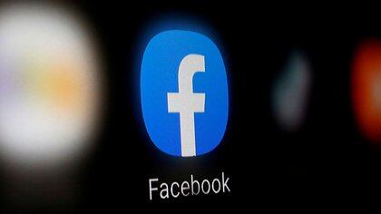 Facebook desmantela una red extranjera de páginas que difunden información falsa contra Morena (Foto: REUTERS / Dado Ruvic)