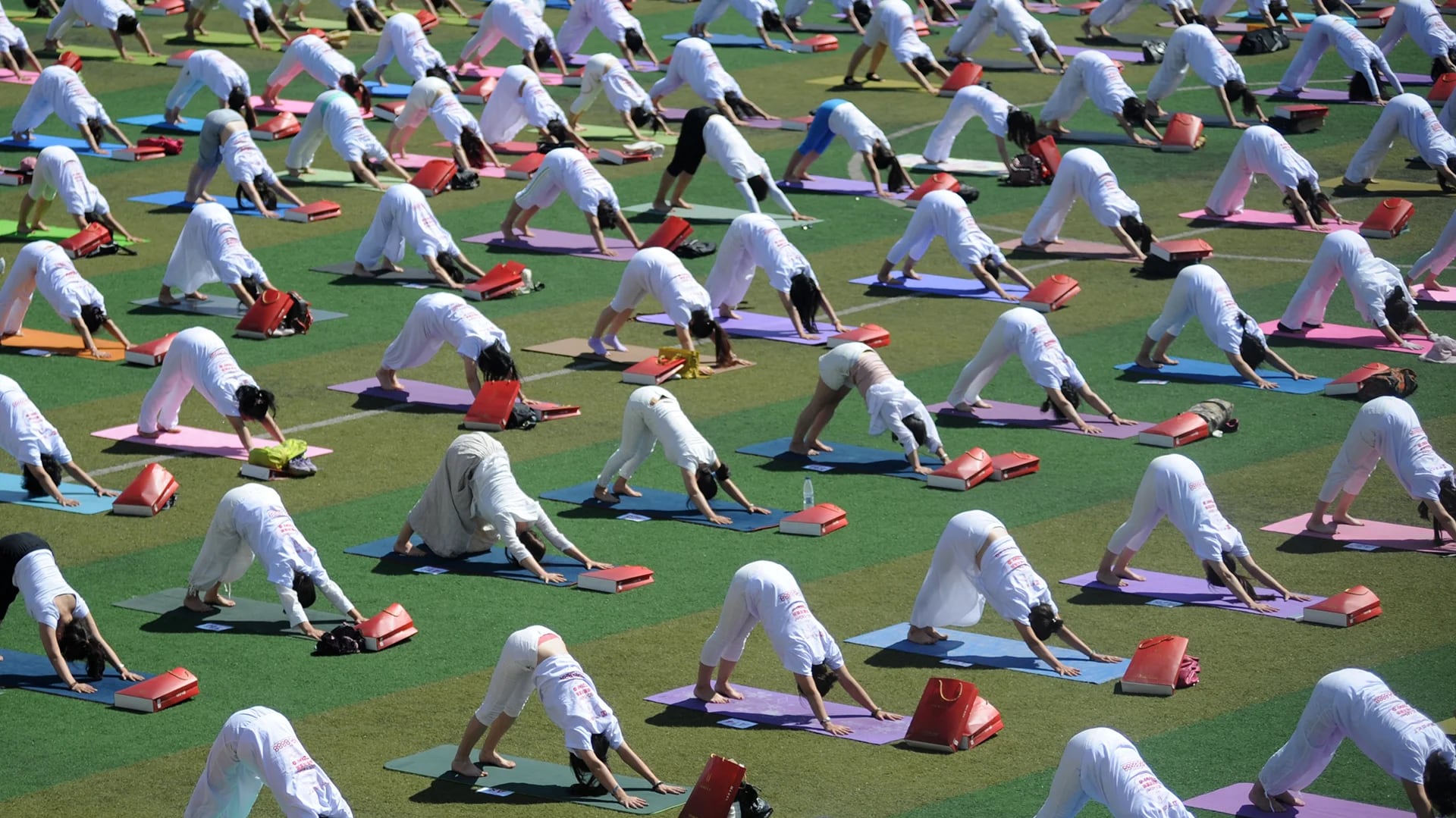 Los beneficios del yoga son múltiples. Entre ellos, los espirituales están directamente relacionados con la relajación. El yoga ayuda a calmar la mente y a reforzar la estabilidad emocional y la fortaleza mental (AFP)