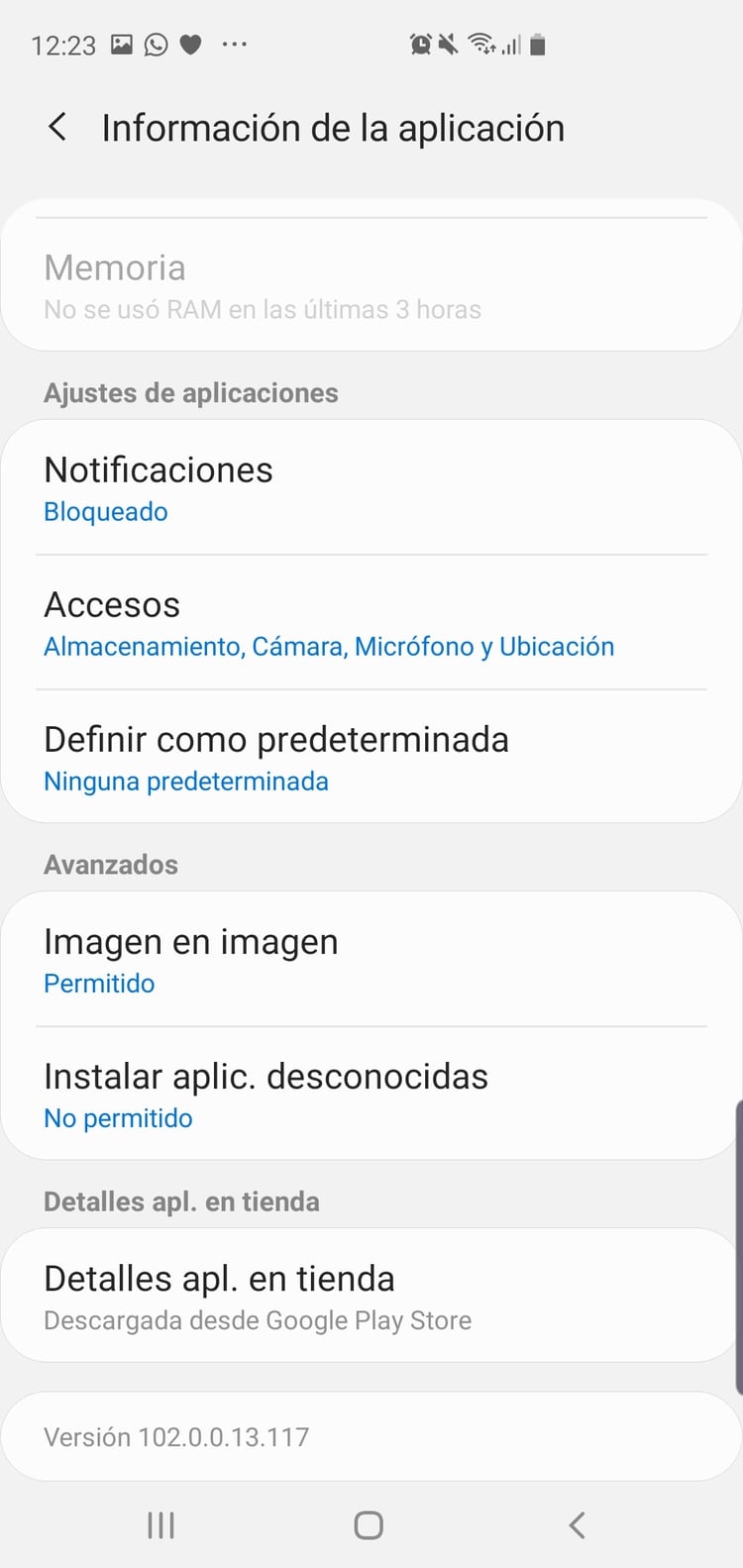 Dentro Configuración/Aplicaciones, se puede presionar dentro de cada app listada allí para ver a qué acceden .