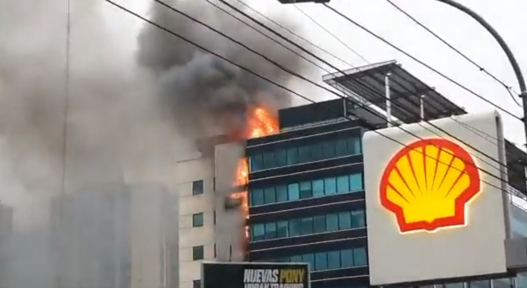 Incendio en un edificio de oficinas en Olivos