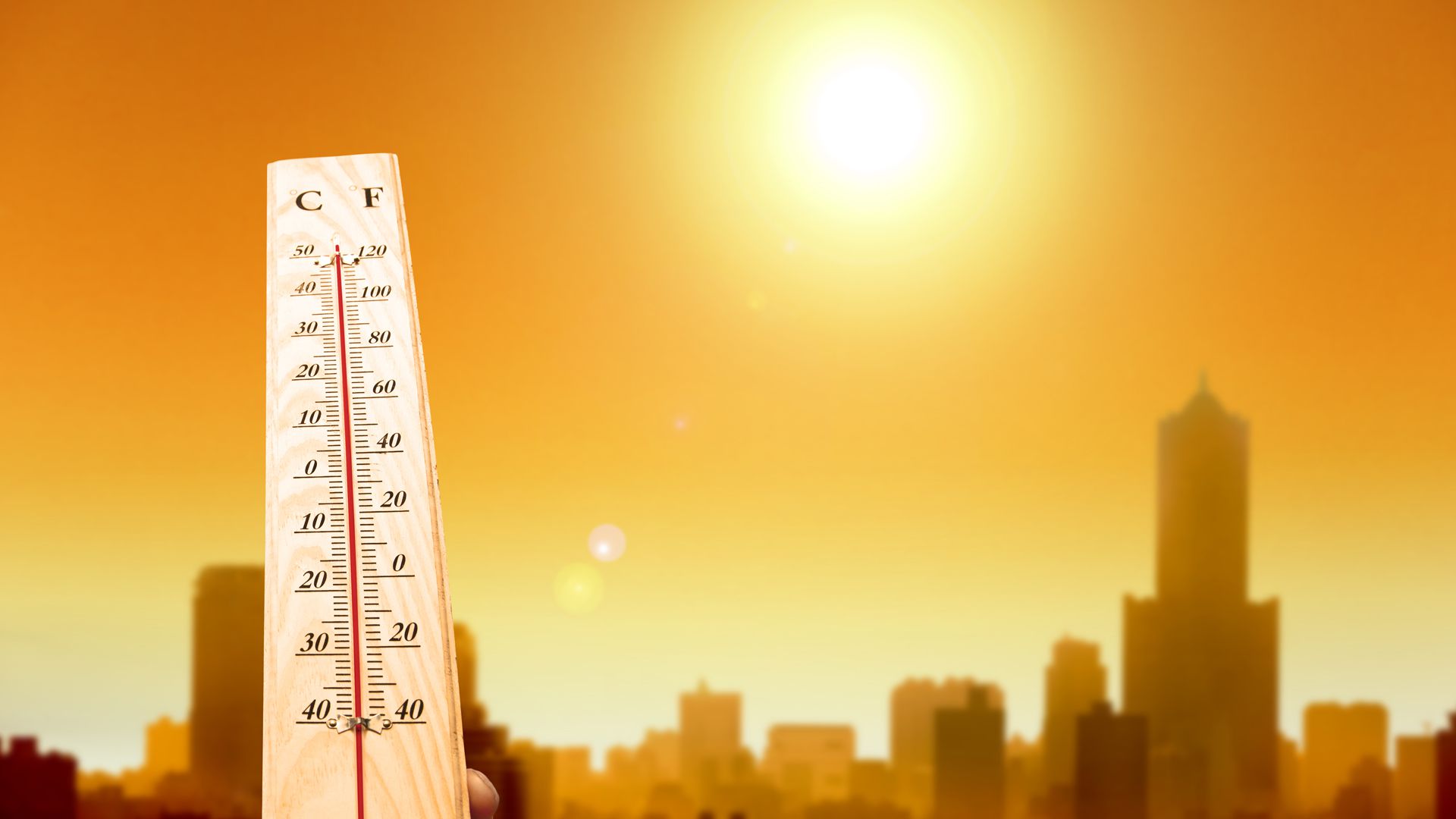 Las olas de calor pueden generar diferentes efectos en la salud de las personas, como edema, síncope, calambres, agotamiento por calor, entre otros. El cuadro de golpe de calor puede provocar la muerte (Getty)