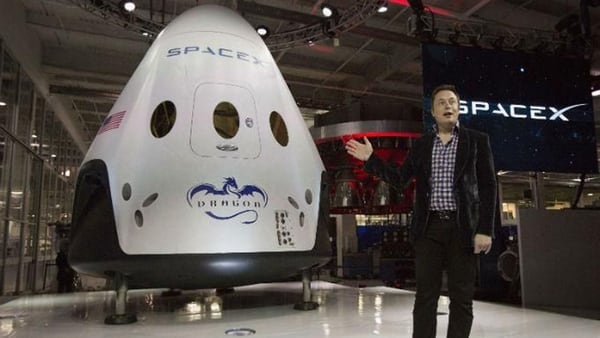 Elon Musk, dueño de SpaceX presentó por fuera el diseño de la cápsula en 2014