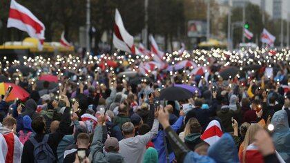 Miles de bielorrusos continúan saliendo a las calles contra Alexander Lukashenko (Tut. A través de REUTERS)