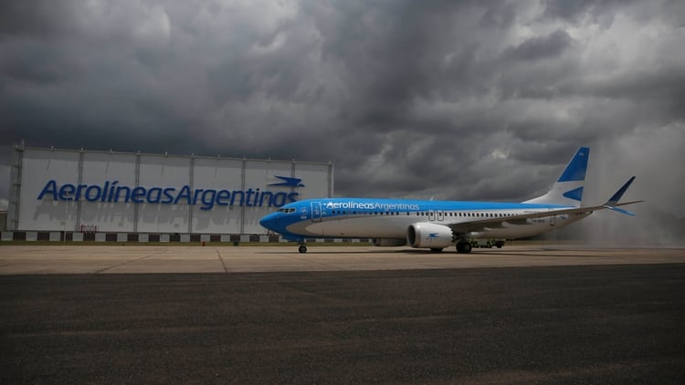 Aerolíneas Argentinas, una de las empresas que le pidieron a IATA poder emitir pasajes en dólares