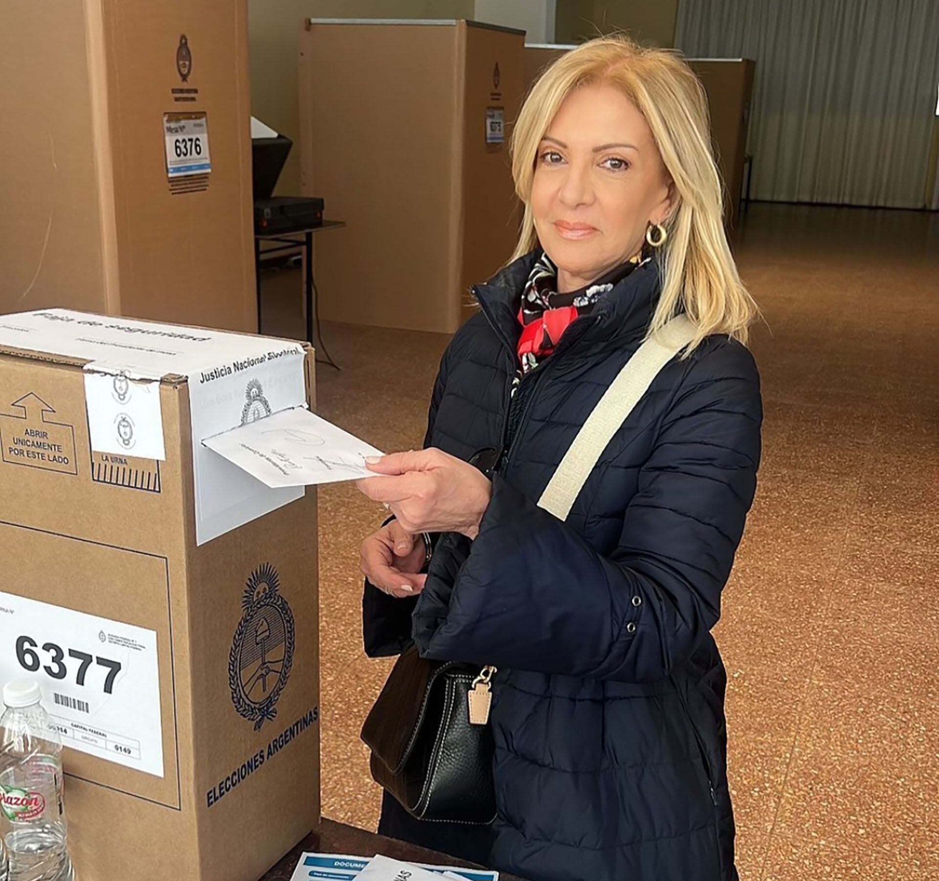 Susana Roccasalvo emitiendo su voto en CABA (Instagram)
