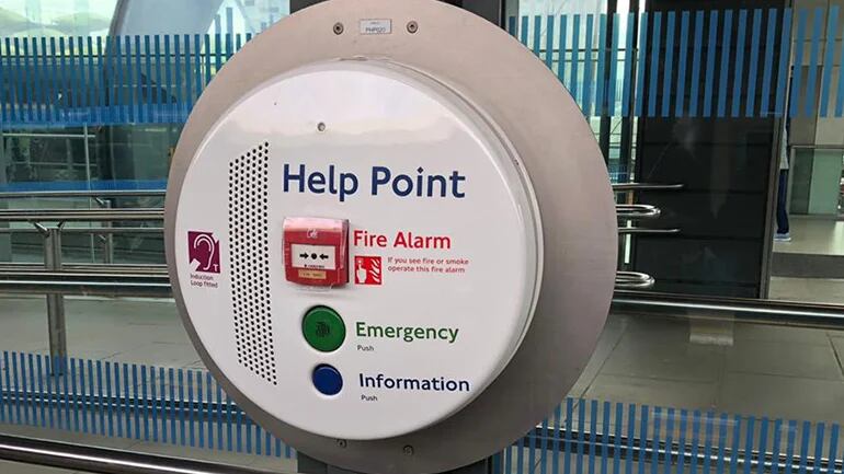 En los andenes se fijan puntos de encuentro para los casos de asistencia de emergencia a algún pasajero