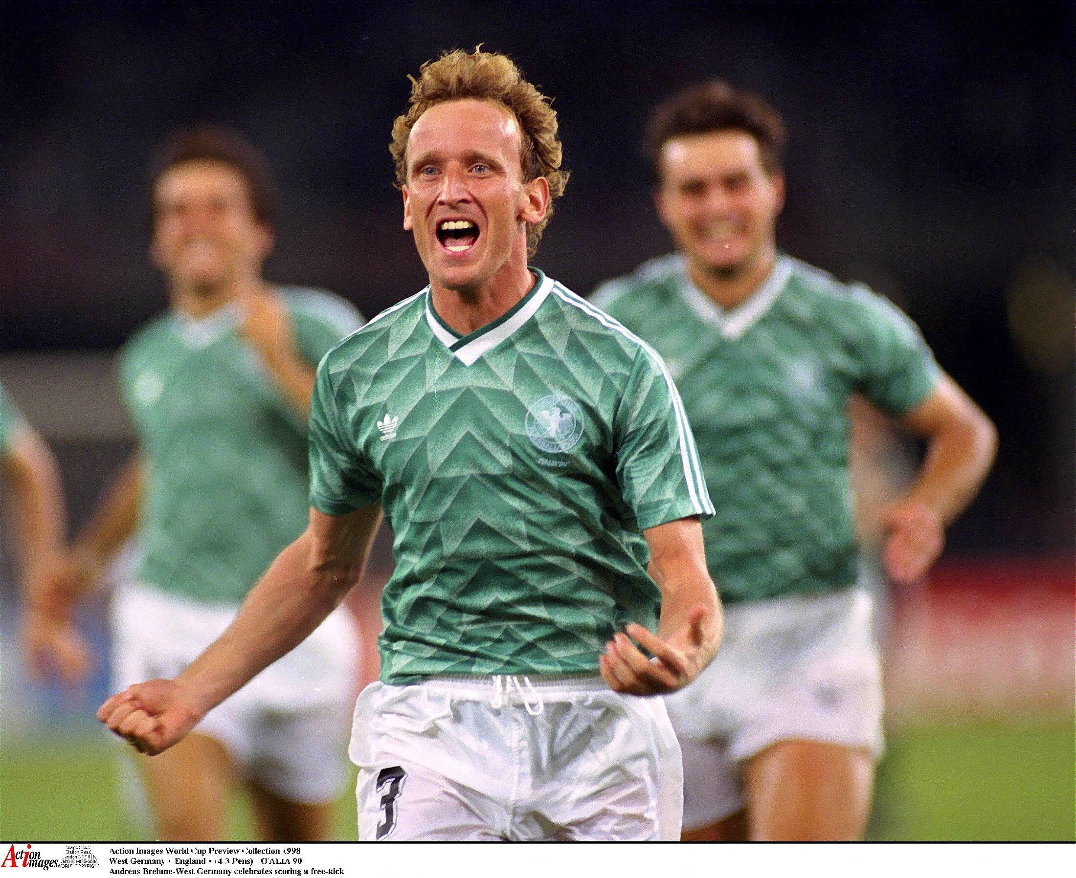 El color verde característico de las camisetas suplentes, en este caso Andreas Brehme durante Italia 90' (Foto: Action Images)