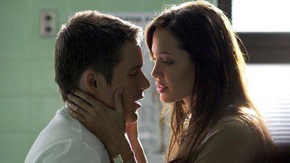 Ethan Hawke y Angelina Jolie en una escena de "Vidas ajenas"