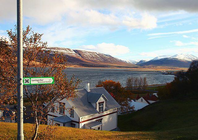 Akureyri en otoño (Wikimedia Commons)