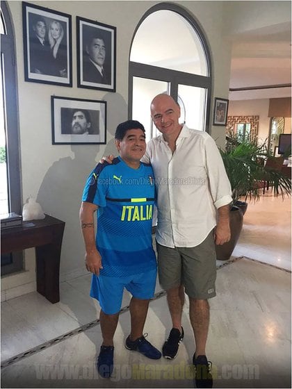 El presidente de la FIFA Gianni Infantino, cuando visitó la casa en Dubai
