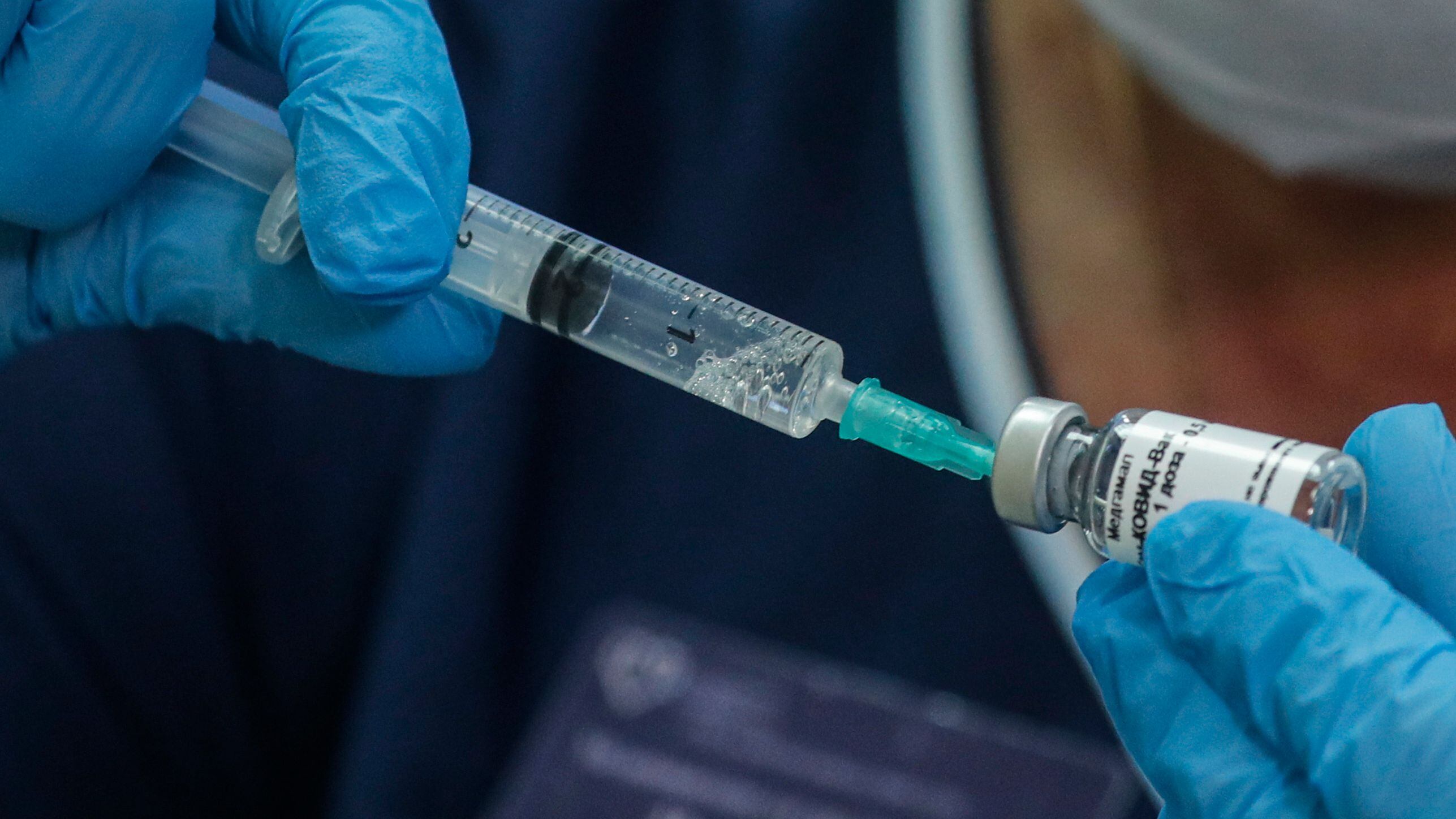 La vacuna la llevan a cabo investigadores del Centro Nacional de Epidemiología y Microbiología de Gamaleya y el Fondo Ruso de Inversión Directa