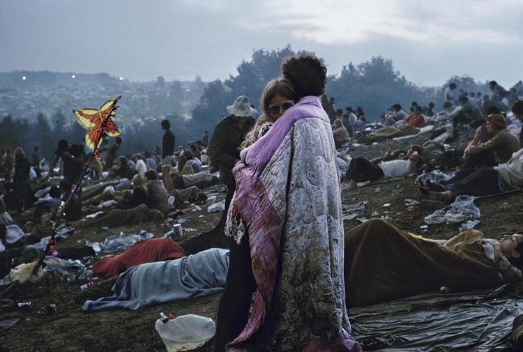 La clásica imagen de aquel festival de rock de 1969 que lo cambió todo (Burk Uzzle)