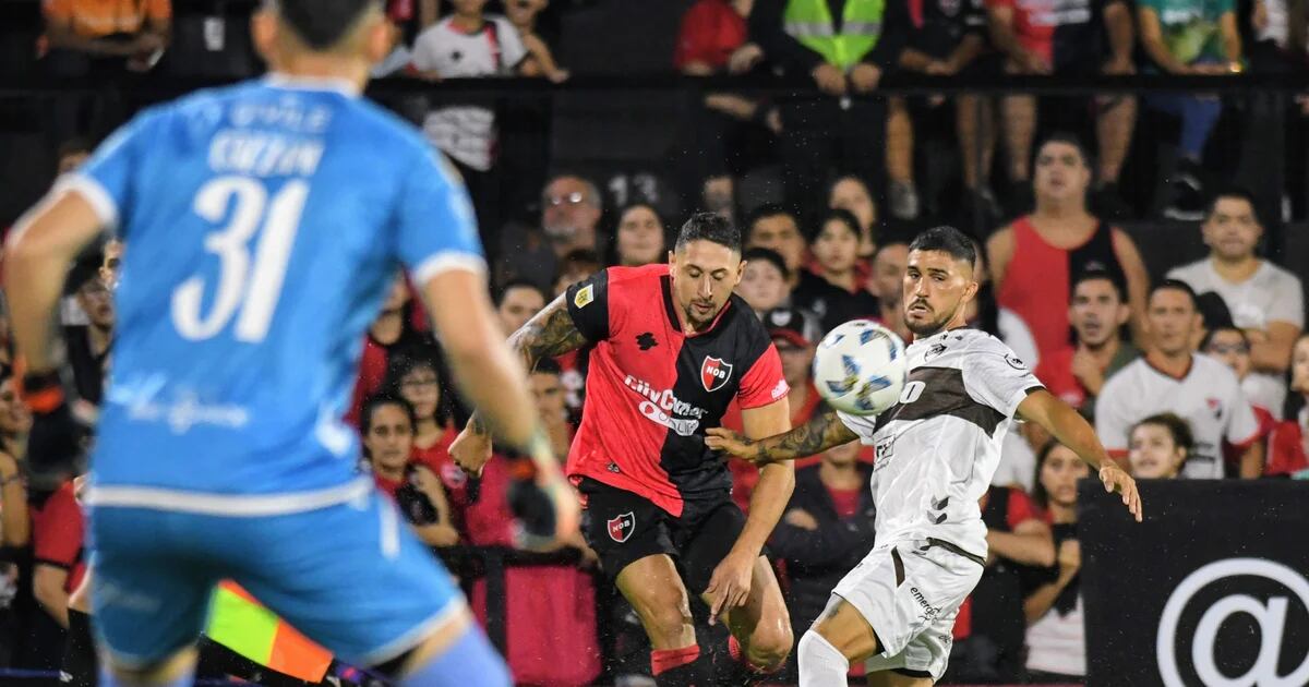 Después de la derrota de Independiente, Newell's empató 0-0 contra Platens y no logró encabezar la Zona B en la Copa de la Liga.