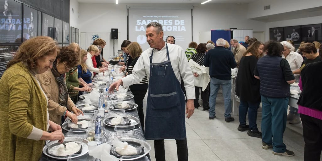 “Sabores de la Memoria”: 60 personas cocinaron en la sede de AMIA para homenajear a 25 víctimas del ataque de Hamas
