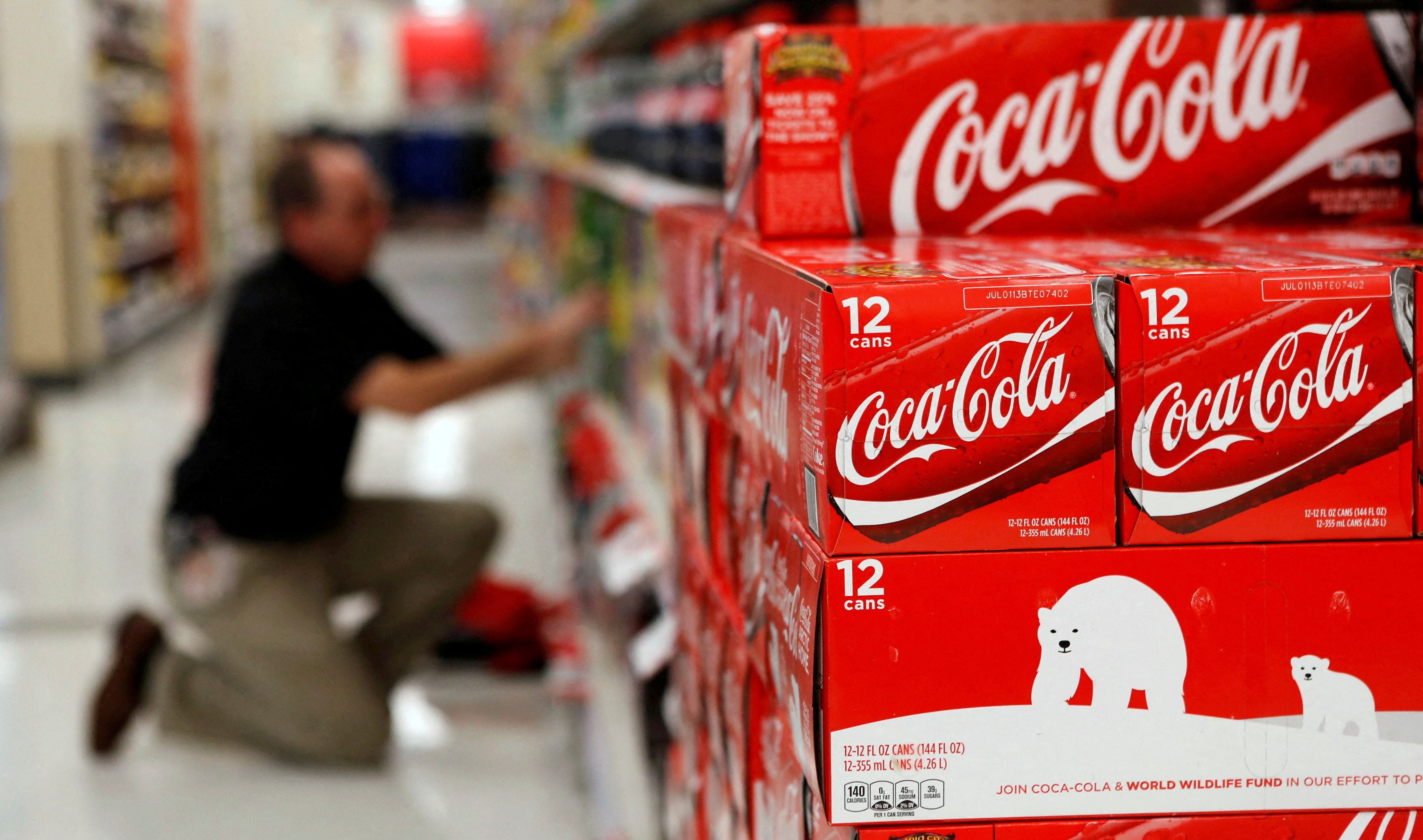 FEl sabor de la decepción: hombre prueba Coca-Cola clonada y revela su experiencia en video de TikTok (REUTERS)