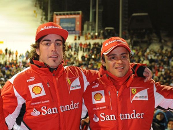 Imagen de archivo de Fernando Alonso y Felipe Massa durante su época de compañeros en Ferrari (REUTERS).