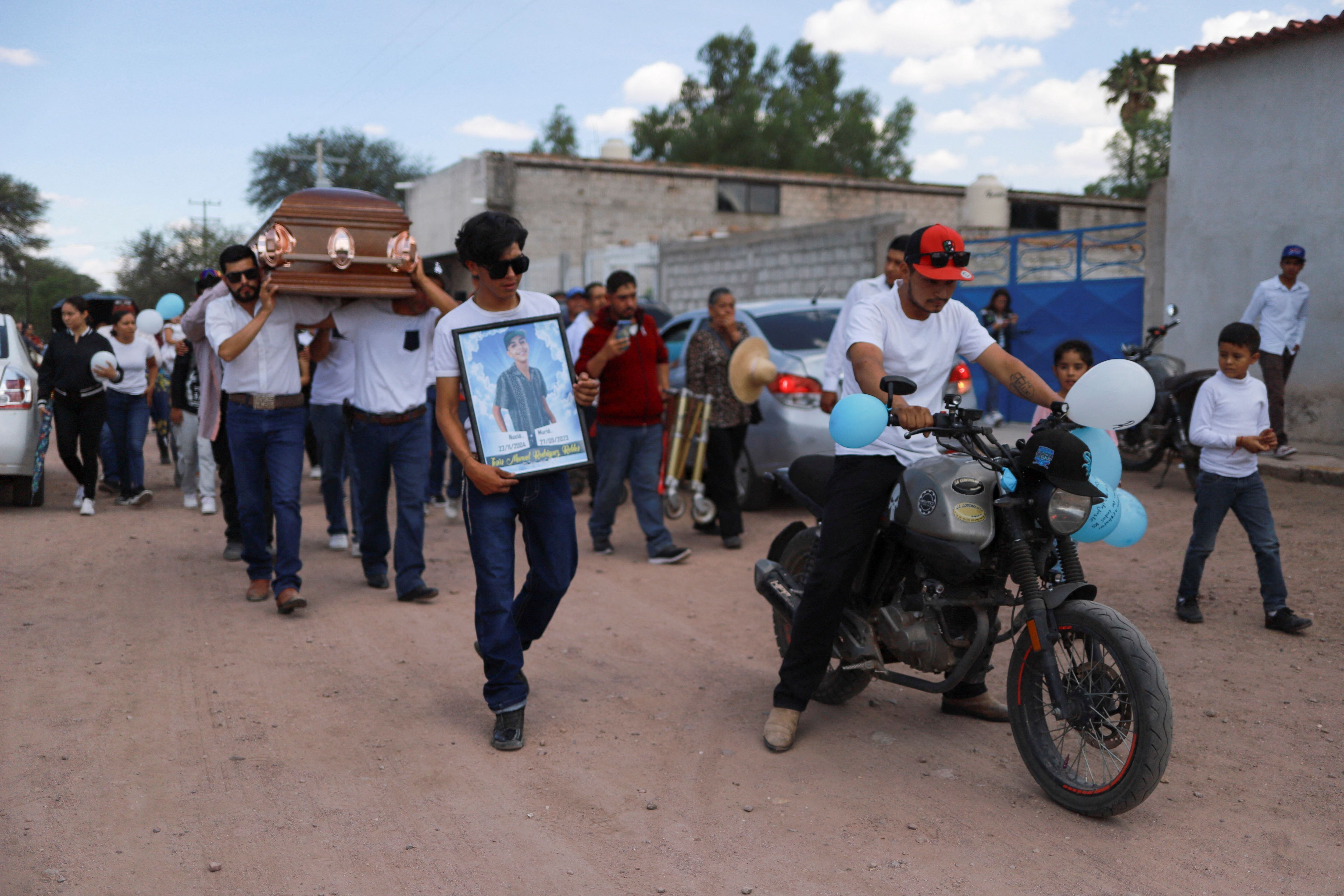 Ya fueron velados algunos de los jóvenes(Foto: REUTERS/Edgar Chavez)