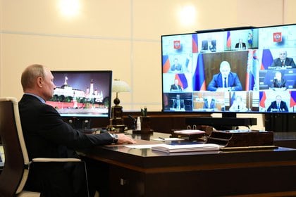 El ruso realiza sus reuniones de manera virtual