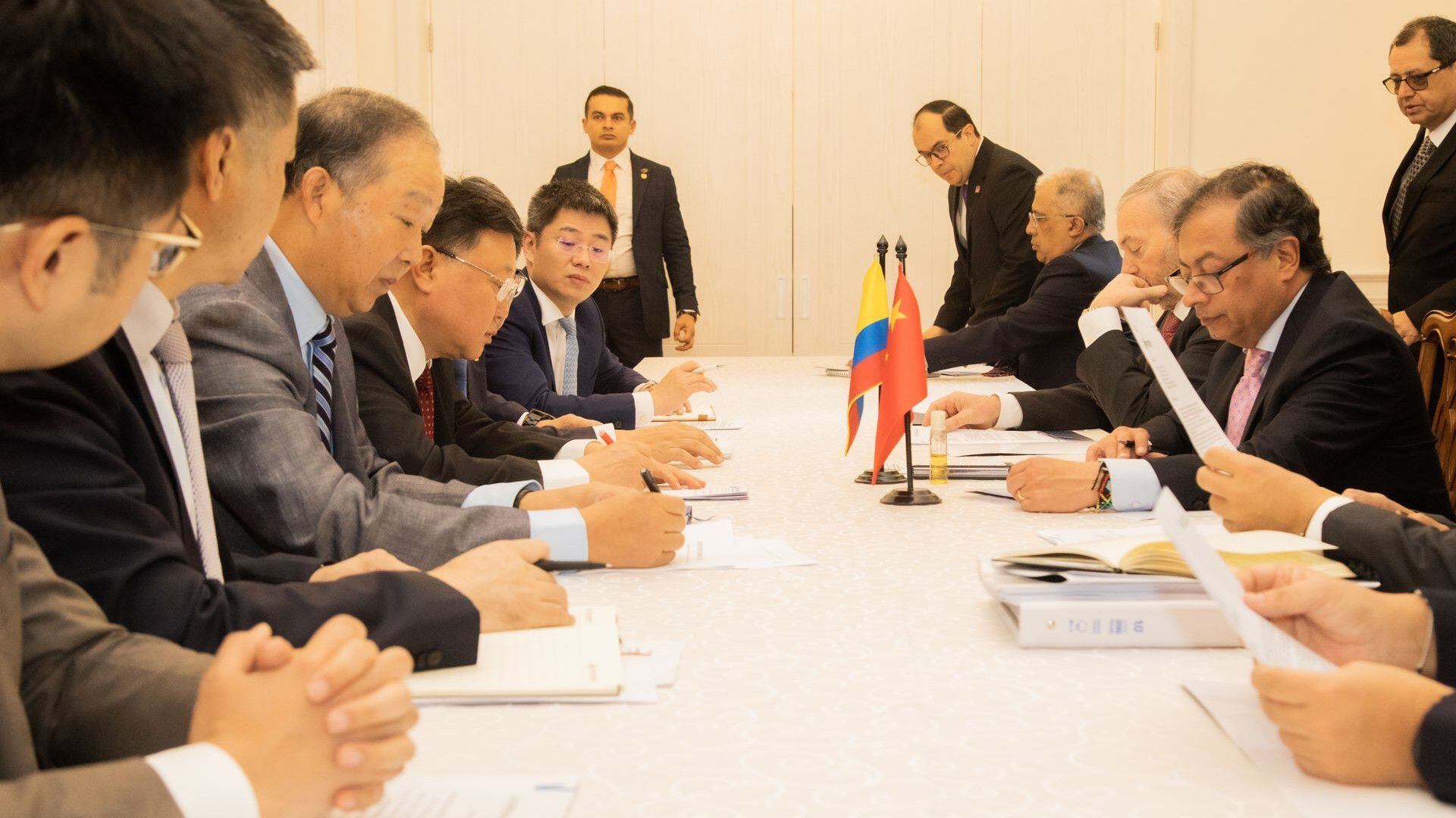 El presidente Petro busca el apoyo del régimen de la República Popular China para una ambiciosa propuesta de interconexión férrea en Colombia. (Presidencia de la República de Colombia)