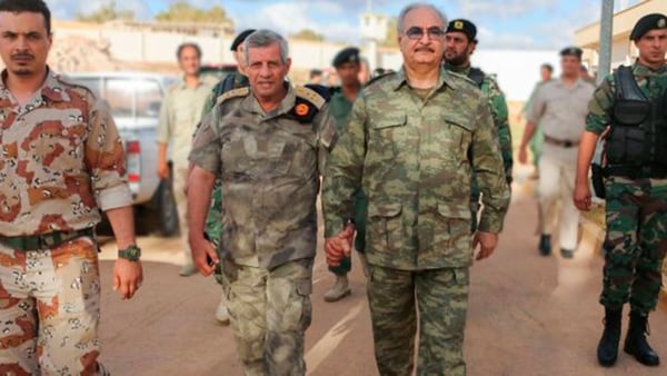 Khalifa Haftar, líder del ejército, que apoya el gobierno en Tobruk