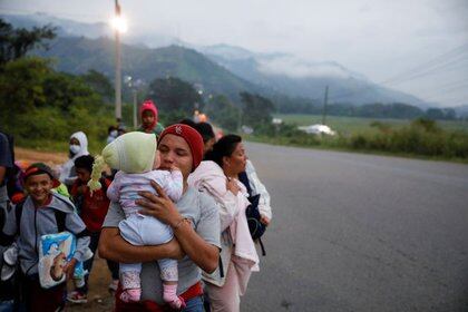 Honduras participa en una nueva caravana de migrantes rumbo a Kofradia, Honduras, USA.  10 de diciembre de 2020  REUTERS / José Cabezas