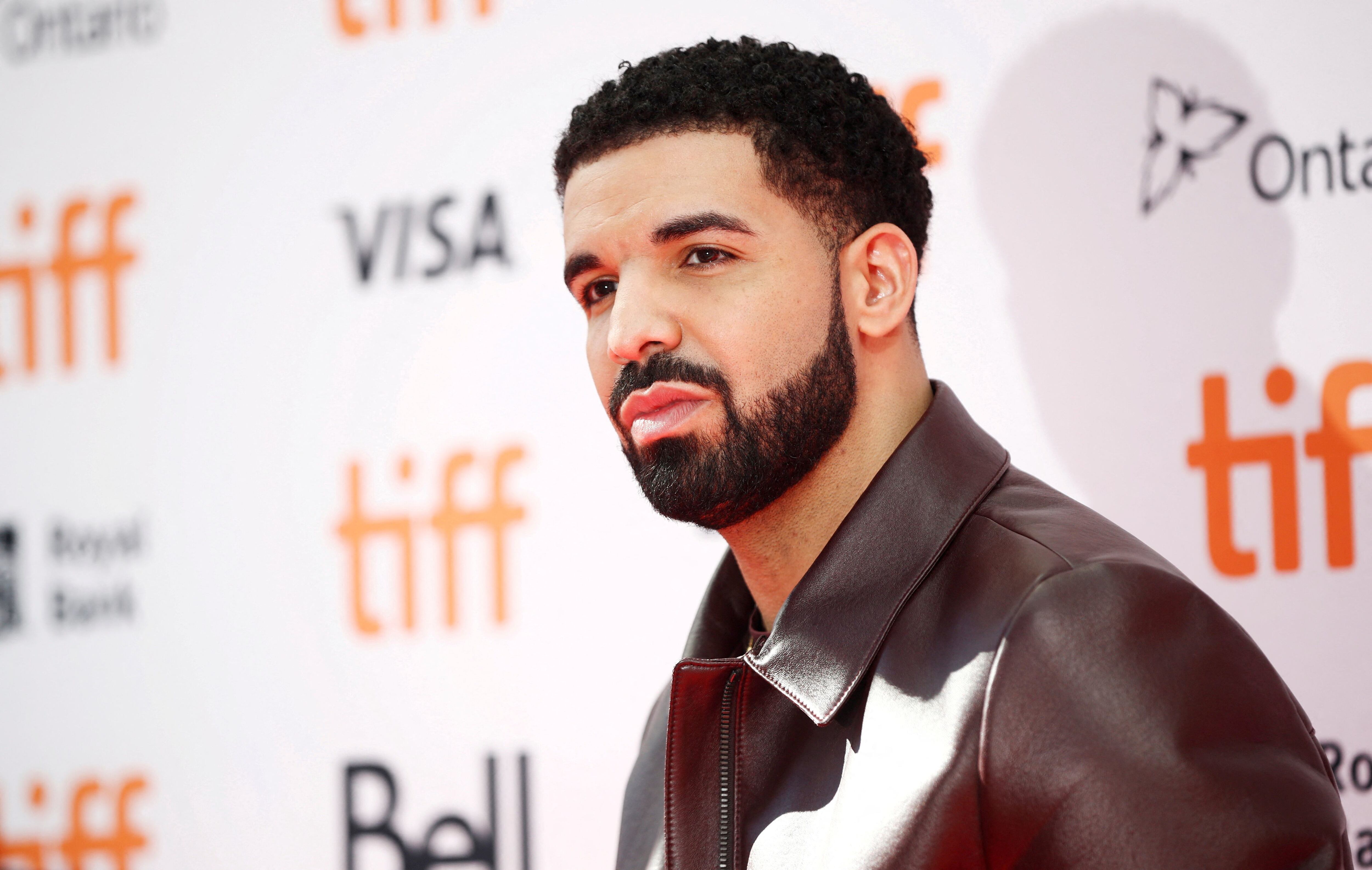 El tema saca a la luz supuestas verdades sobre Drake como que tiene una hija no reconocida (REUTERS/Mark Blinch)
