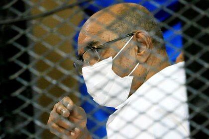 El ex dictador sudanés Omar al-Bashir se encuentra encarcelado en Jartum, pese al pedido de captura de la CPI (REUTERS/Mohamed Nureldin Abdallah)