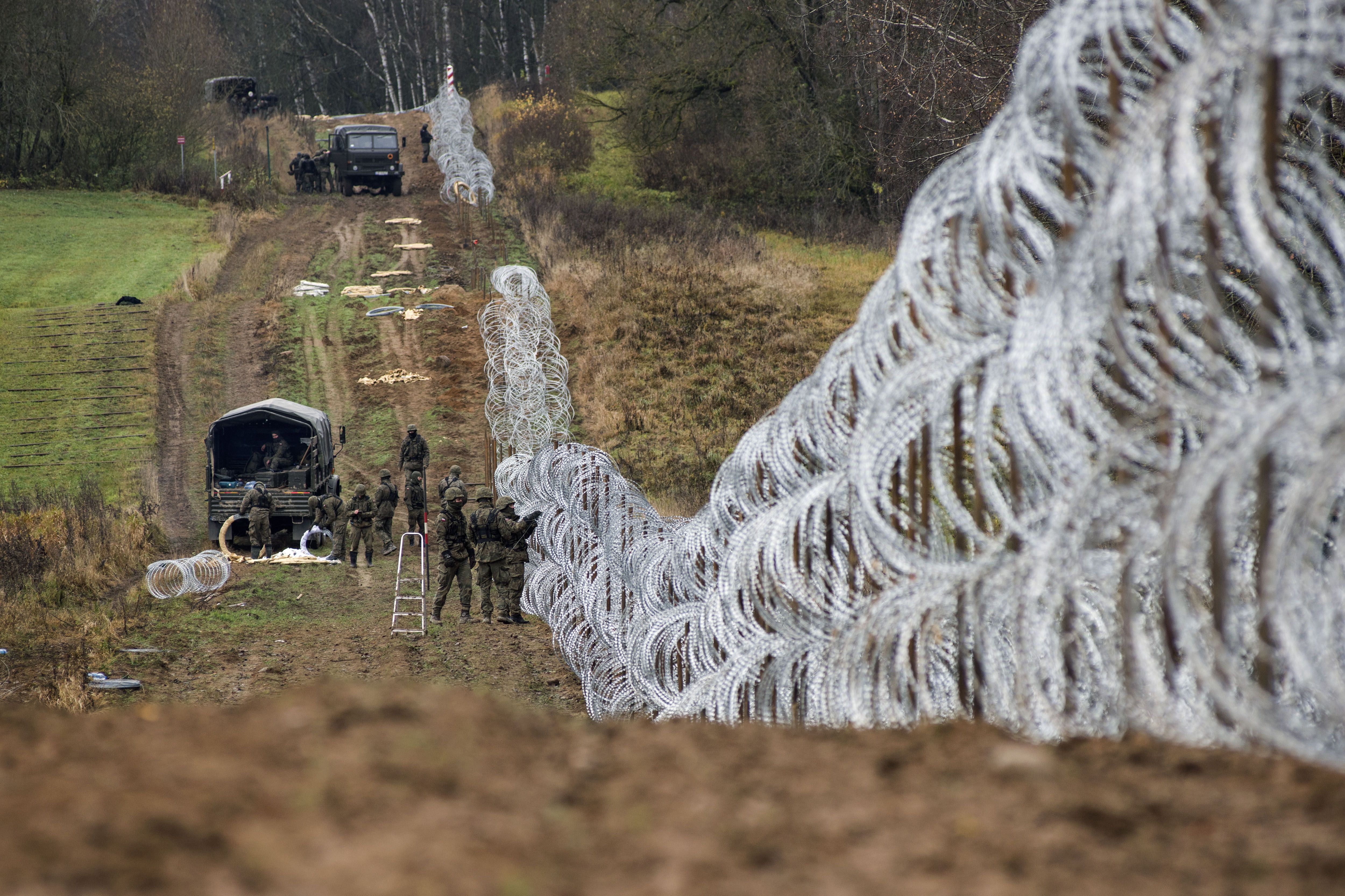 La frontera entre Polonia y Bielorrusia, el país que encabeza el ranking de riesgo país elaborado por Damodaran
Attila Husejnow/SOPA Images via / DPA
