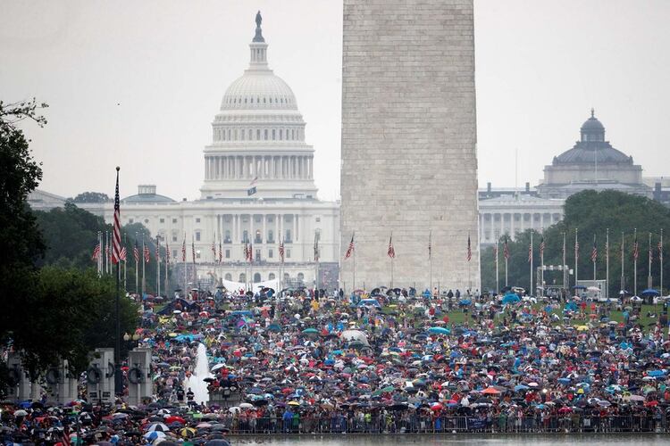La gente asistió al acto por el Día de la Independencia en Washington, D.C. (REUTERS/Tom Brenner)