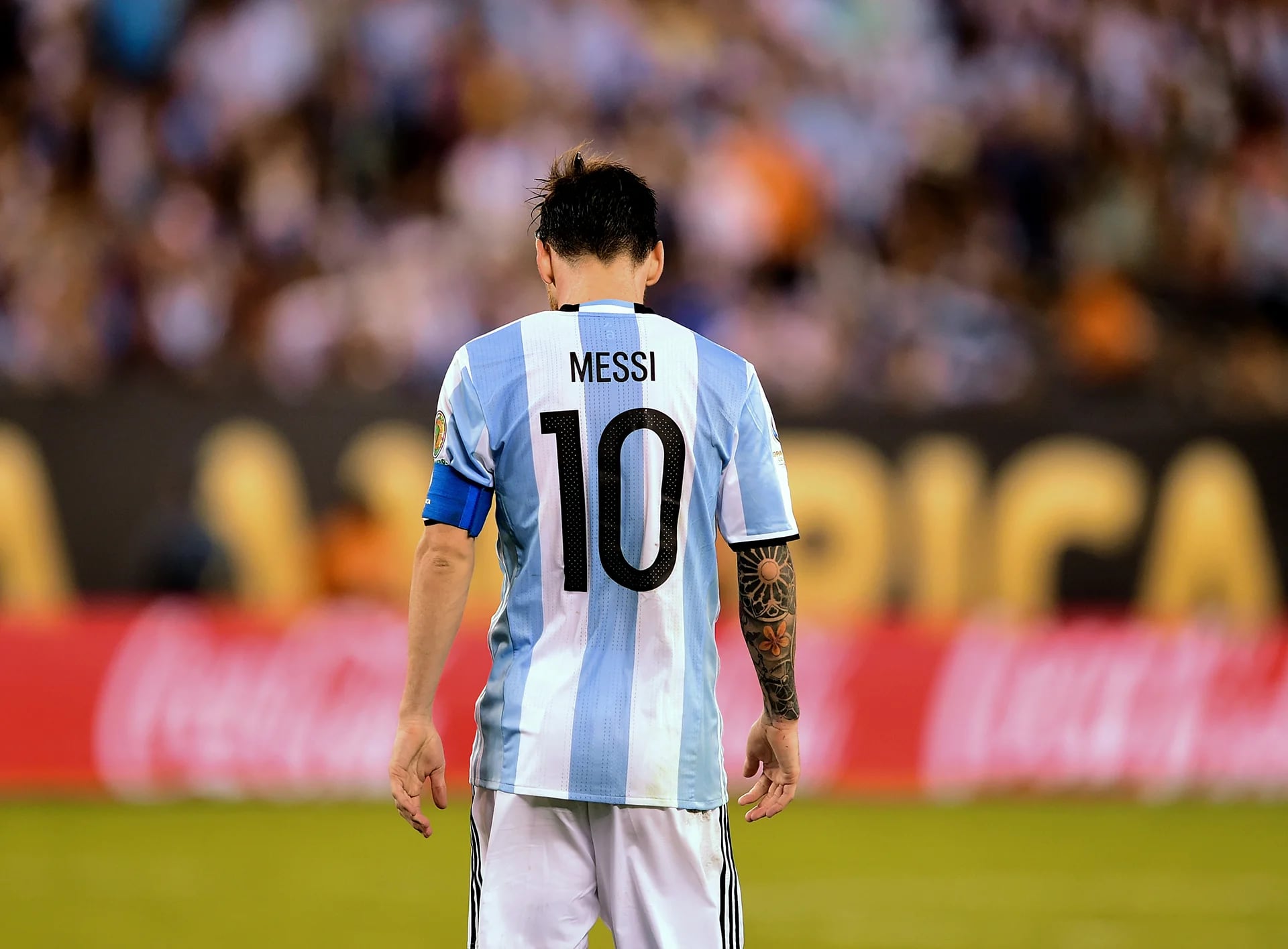 Lionel Messi, cabizbajo tras errar el penal (AFP)
