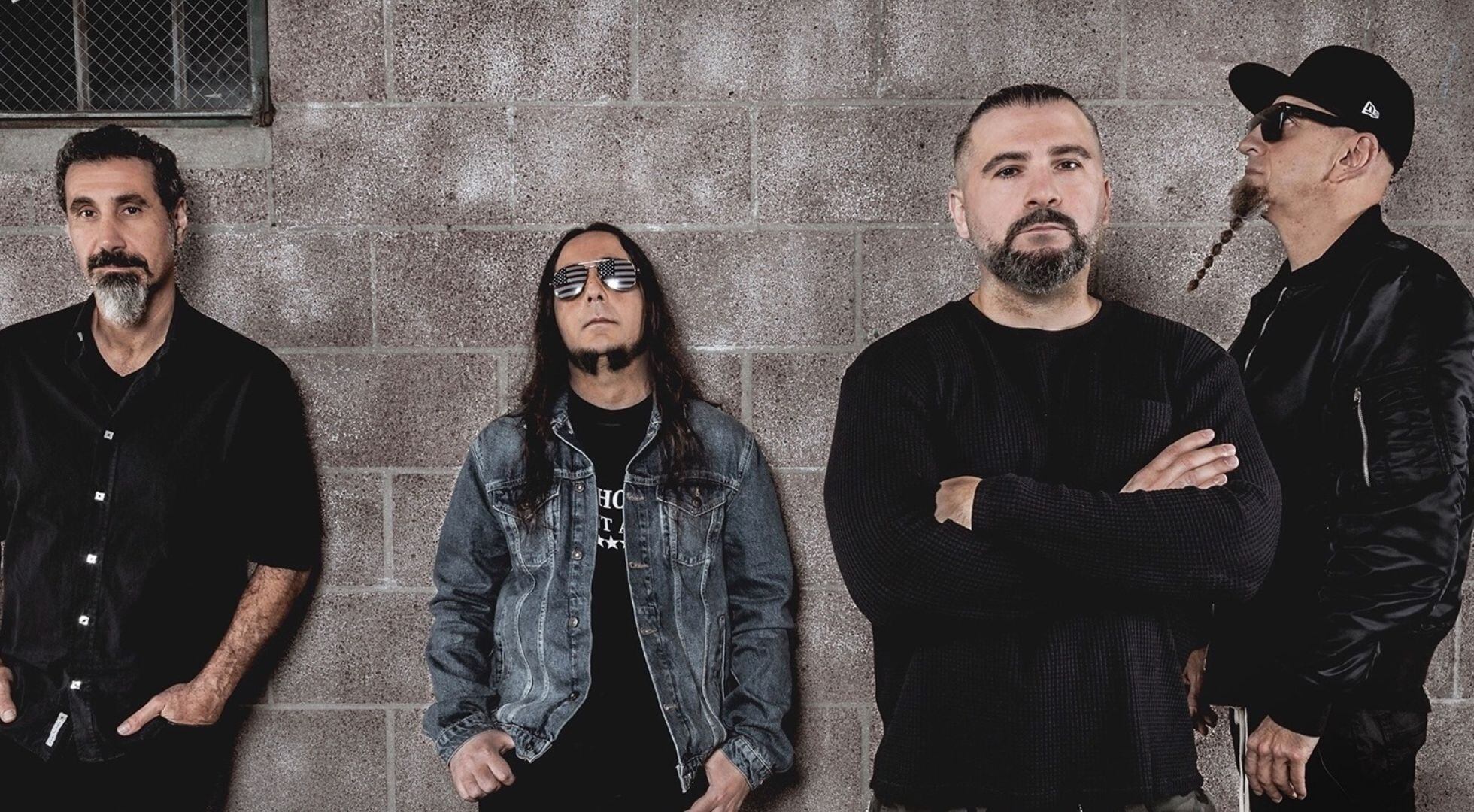 Rompiendo estereotipos musicales: Carin León y Remmy Valenzuela se alejan de los corridos para rockear con una banda en vivo