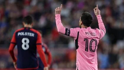 Lionel Messi festeja el segundo gol que le marcó a New England Revolution (Paul Rutherford-USA TODAY Sports)