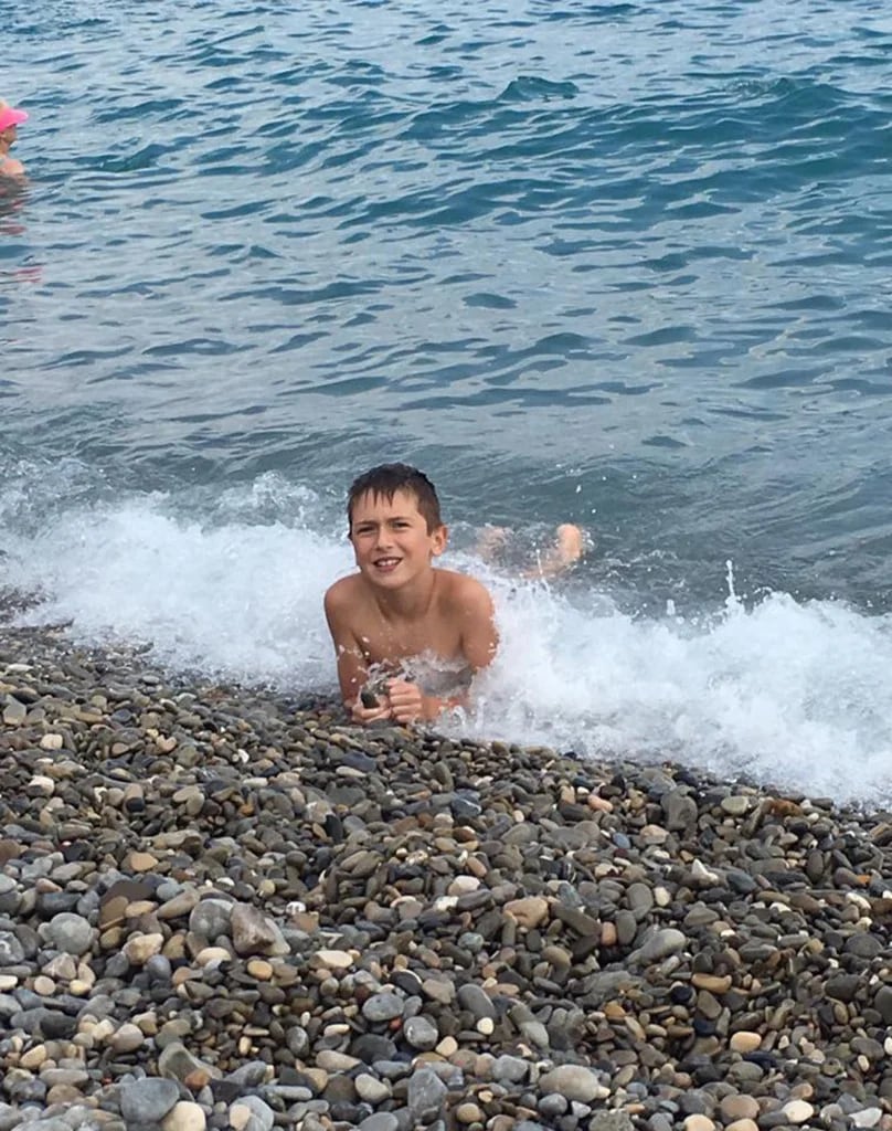 La última foto de Brodie Copeland, bañándose en una playa de Niza (Hill Country Baseball)