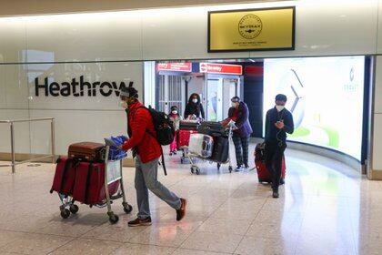 Viajeros llegan al aeropuerto de Heathrow en Londres, Reino Unido, el lunes 18 de enero de 2021. Fotógrafo: Simon Dawson / Bloomberg