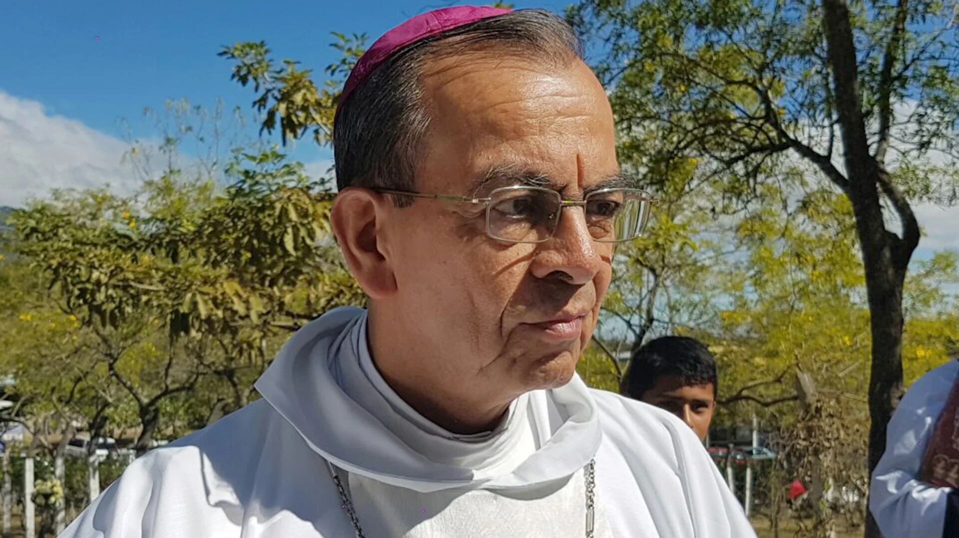 El obispo auxiliar de San Salvador, Gregorio Rosa Chávez, será uno de los cinco nuevos purpurados