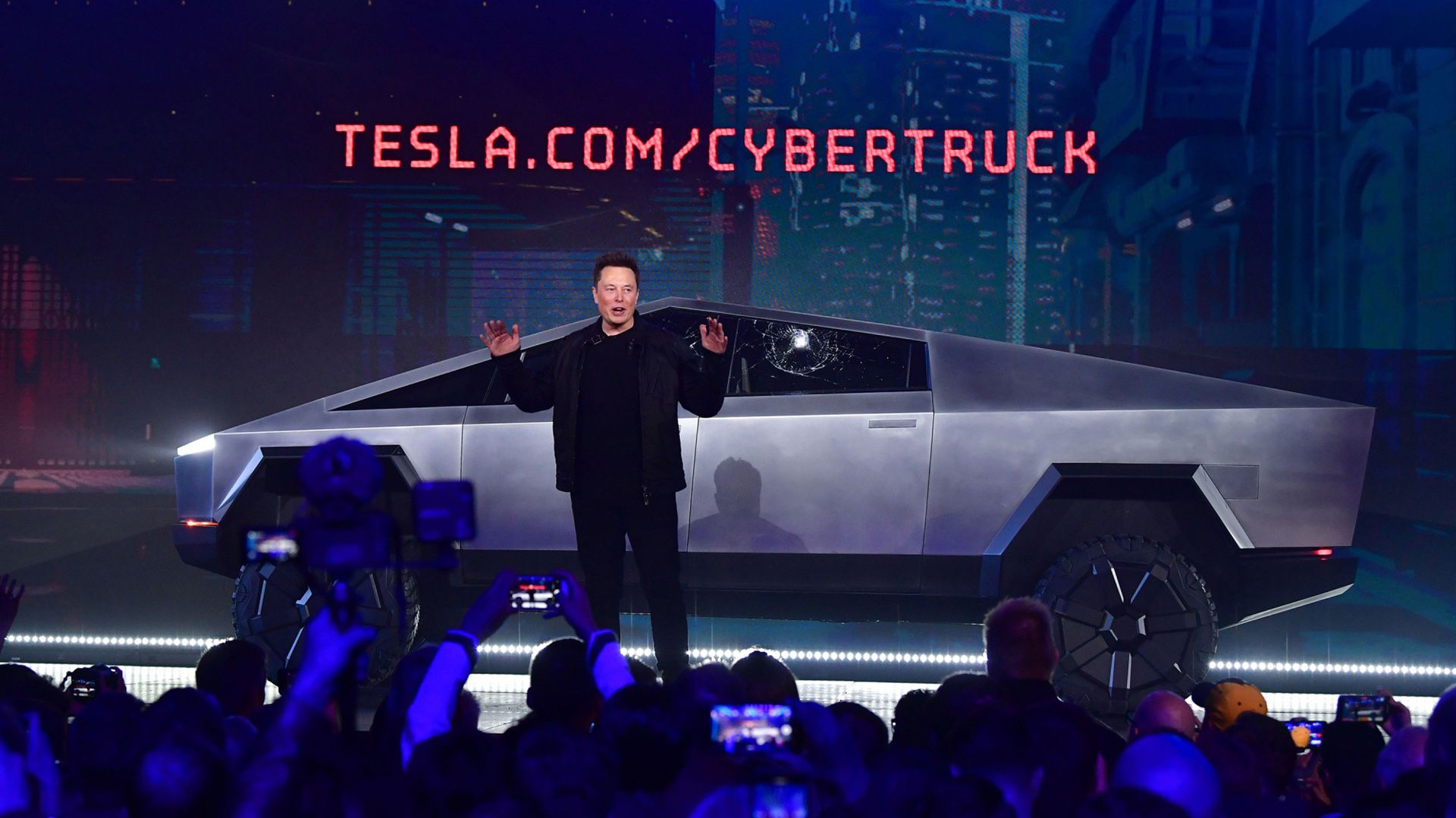 Tesla redefine su liderazgo financiero en vísperas del lanzamiento del Cybertruck.