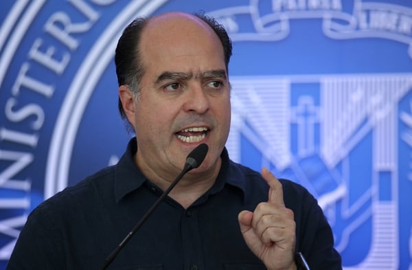 El opositor Julio Borges negó que la oposición haya alcanzado un acuerdo (REUTERS/Ricardo Rojas)