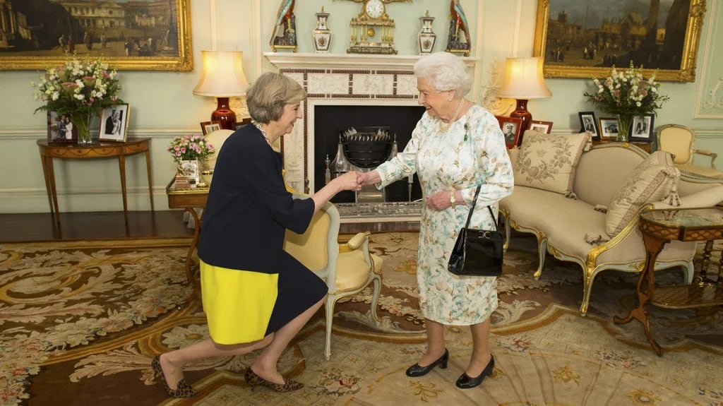 Theresa May es nombrada oficialmente como primera ministra por la Reina (Reuters)