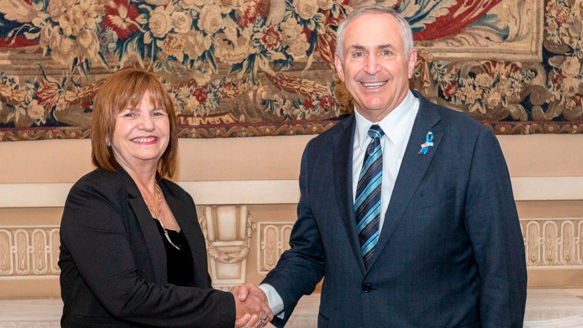 Patricia Bullrich y el embajador de EEUU, Marc Stanley, tras el encuentro que mantuvieron el año pasado